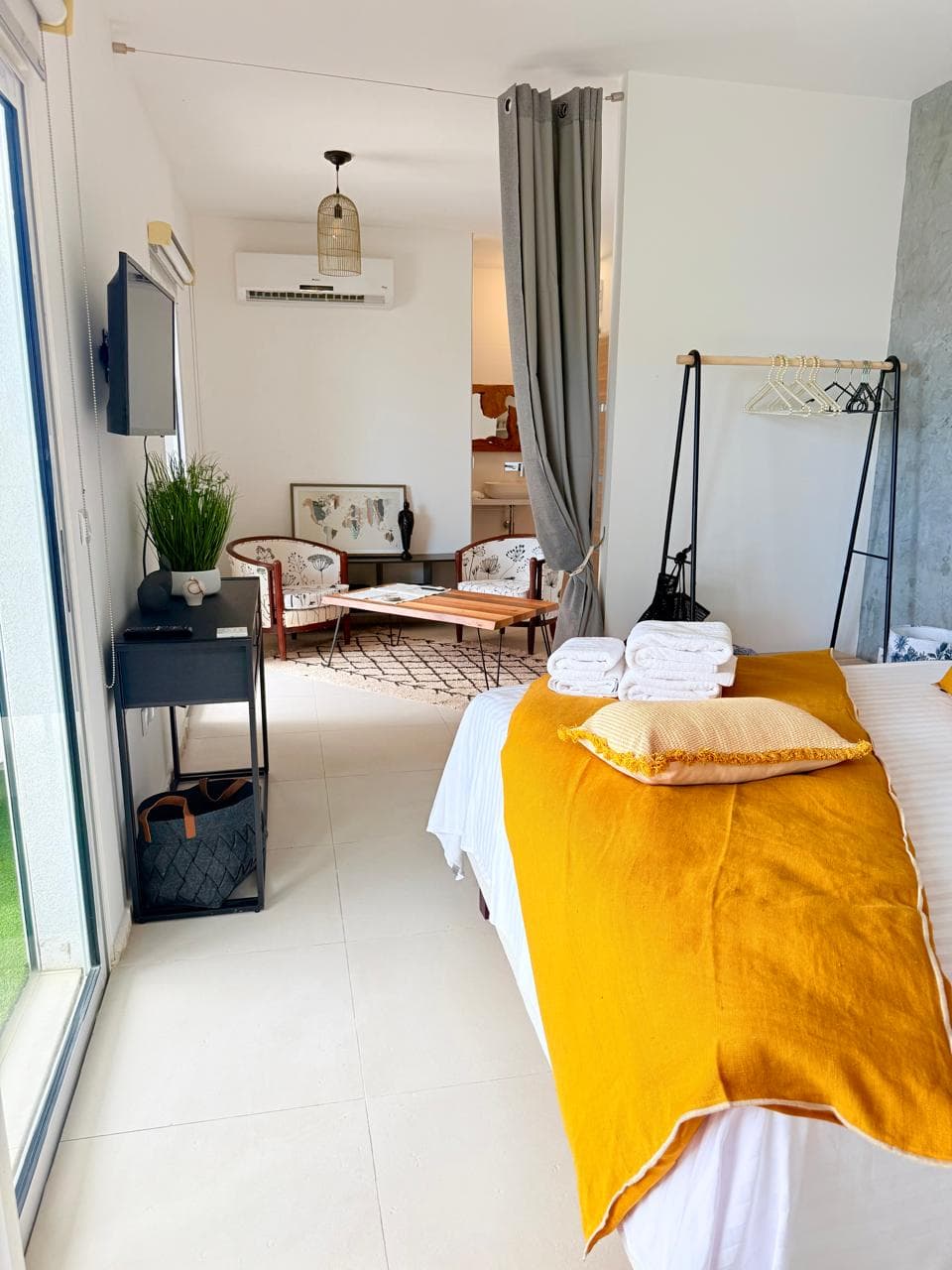 Cosy - Bedroom & Living