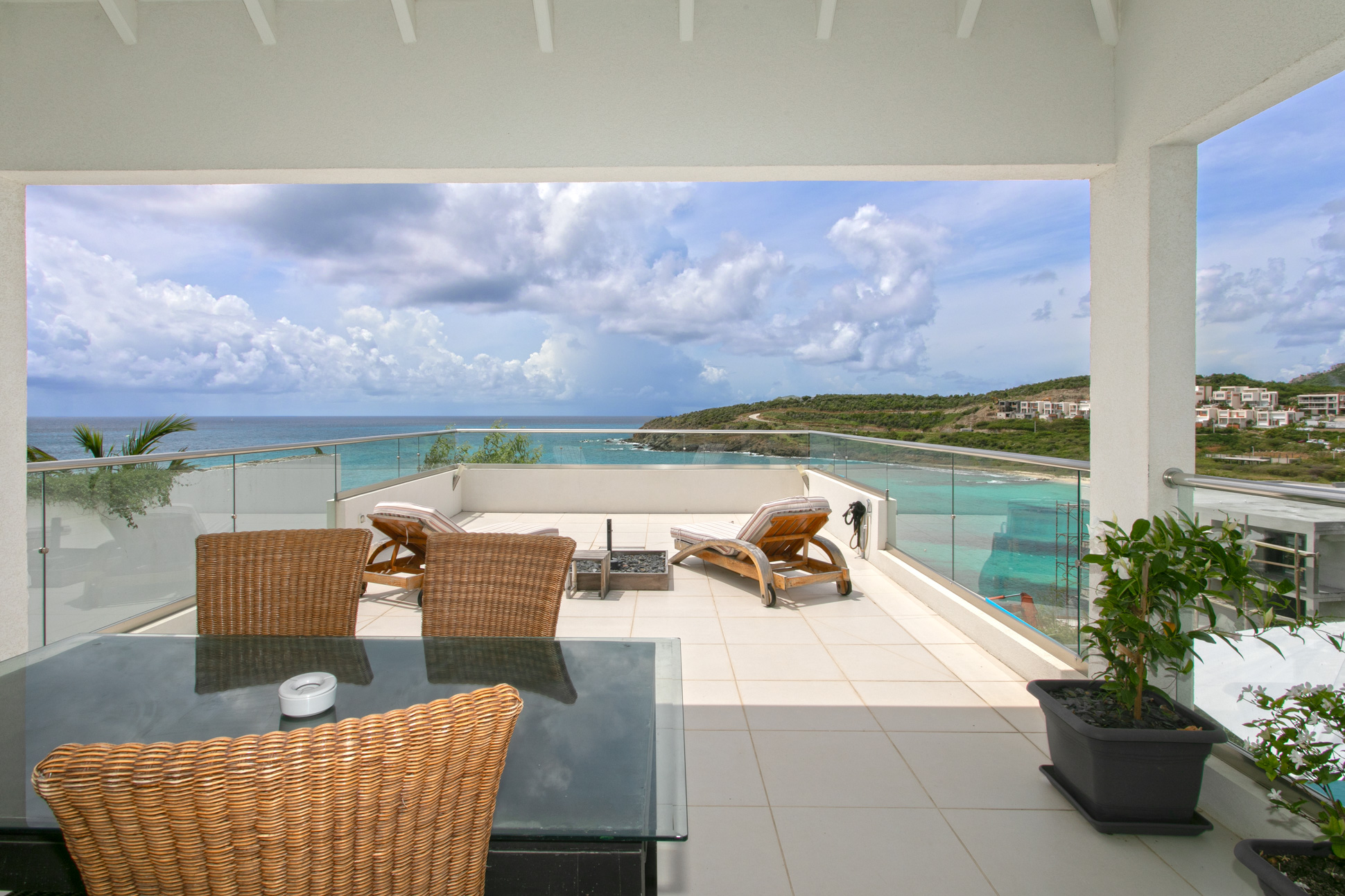 Sunrise - Beach Apartment Sint Maarten, Indigo Bay | Black Palm SXM
